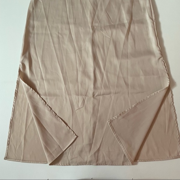 ✨HP✨NWT | NASTY GAL | Size 4 | Halter Neck Satin Midi Slip Dress - Picture 8 of 14